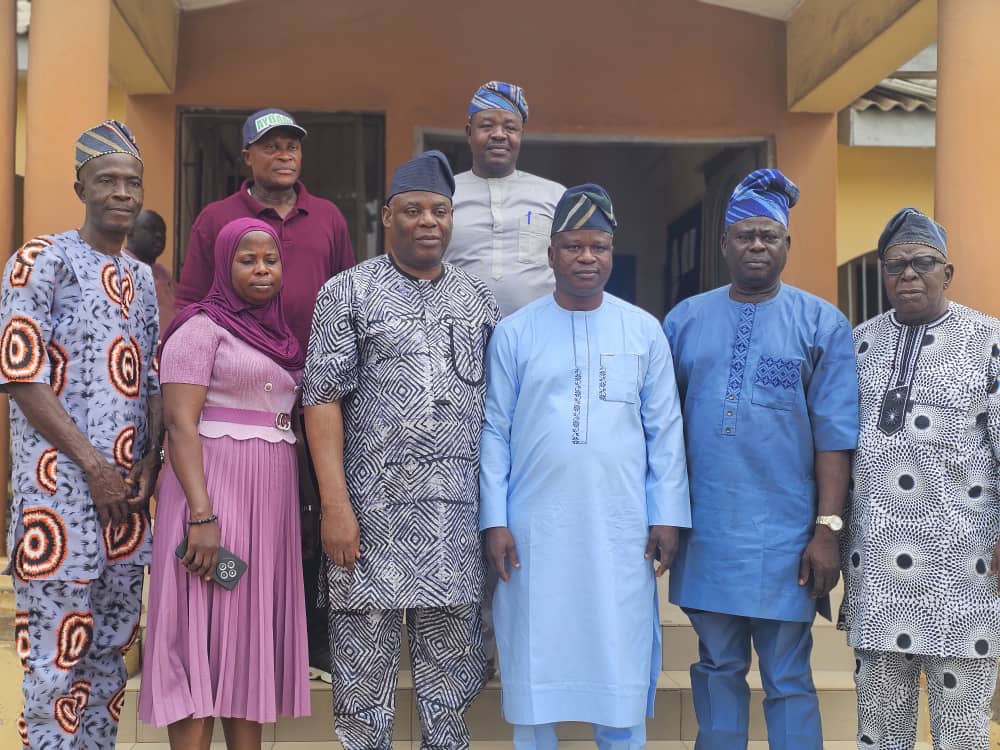 Vice-Chancellor\'s courtesy visit to OYSIEC Chairman