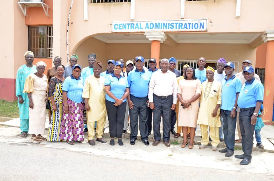 The Vice-Chancellor, Emmanuel Alayande University of Education, Oyo, Professor Olanrewaju Olaniyan on Thursday, played host to the Public Relations Officer of the Nigeria Union of Pensioners (NUP) in the South West and Secretary of the union in Oyo State,